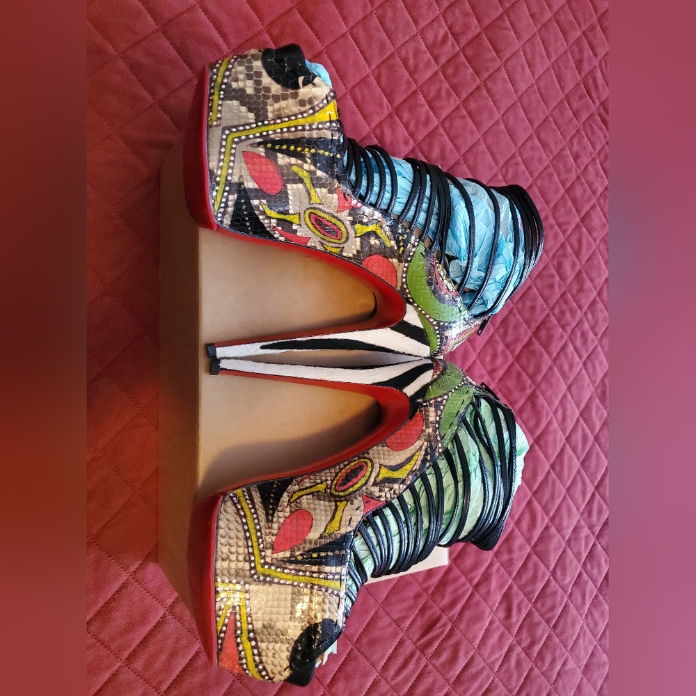 Sold 8/14/24. 2012/2013 Christian Louboutin Zoulou 160mm heels